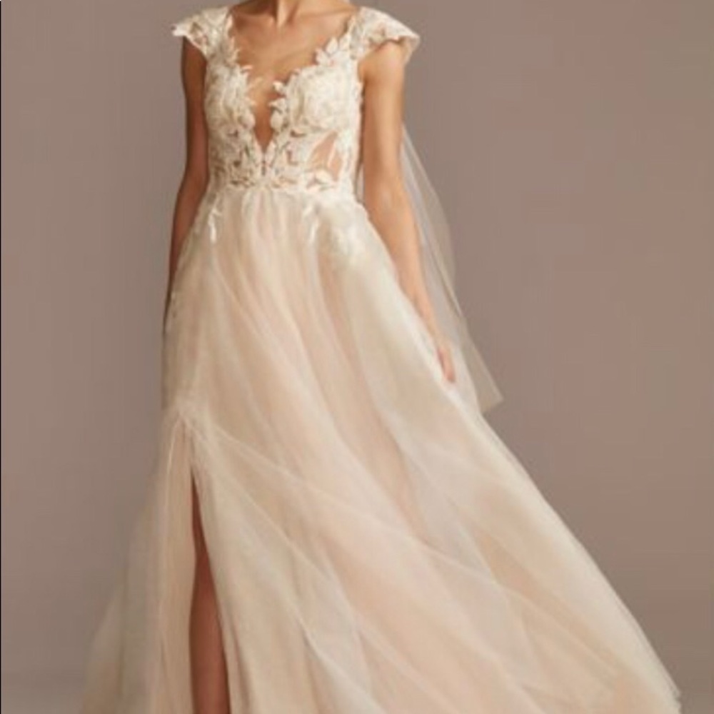NWT Illusion Cap Sleeve Lace Appliqued Wedding